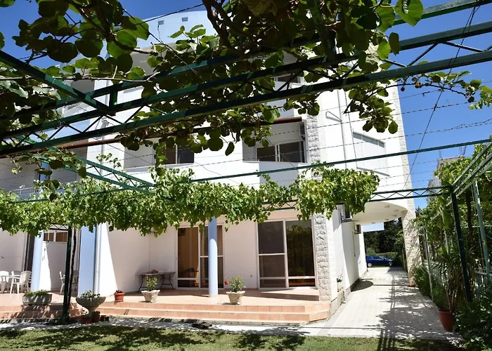 Apartments Fati & Flori